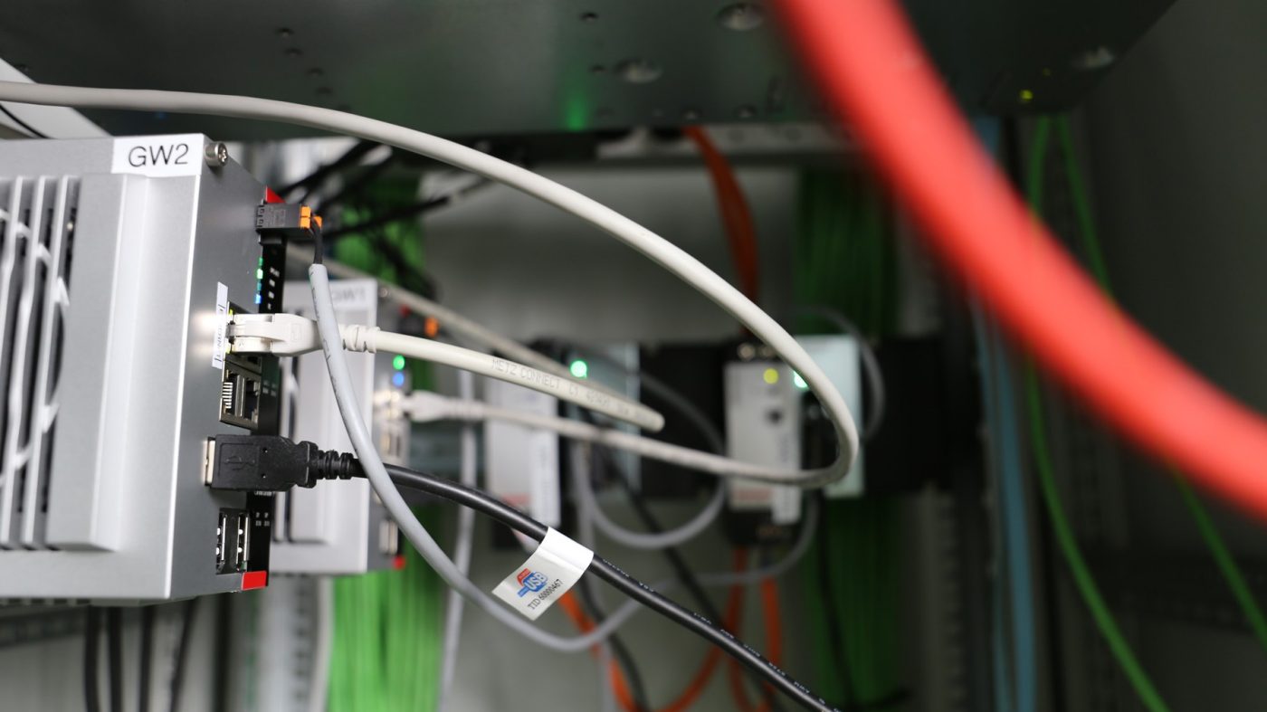 Cables and electronics, different colored lights